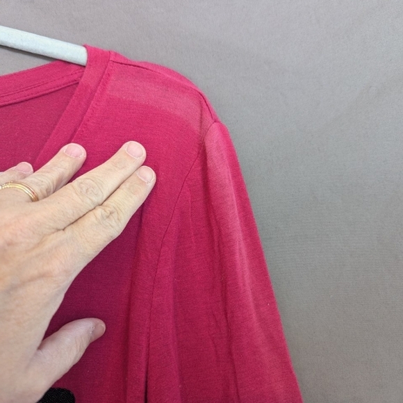Ariat small long sleeve tshirt in hot pink with stain and fading - Picture 7 of 10